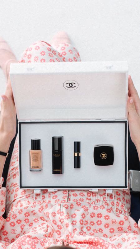 chanel broush airplane|Chanel beauty essential kit.